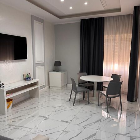 Lady Mary'S Luxury Suites Napoli Bagian luar foto