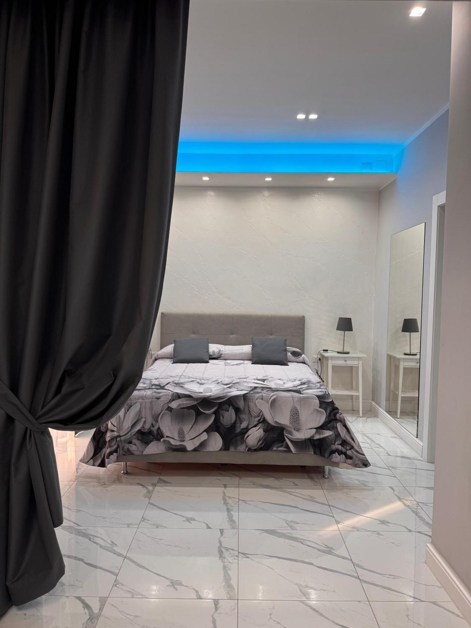 Lady Mary'S Luxury Suites Napoli Bagian luar foto