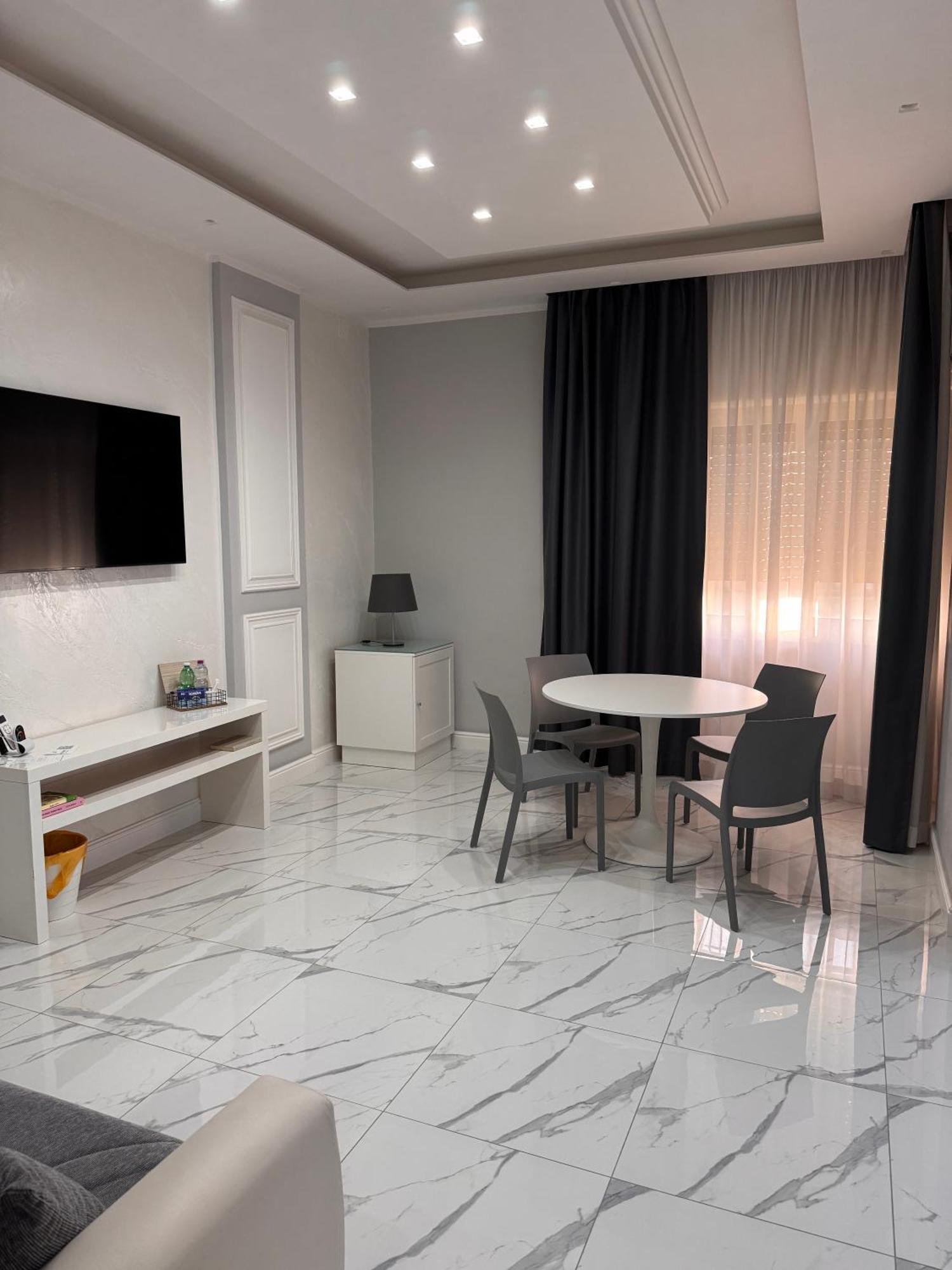 Lady Mary'S Luxury Suites Napoli Bagian luar foto